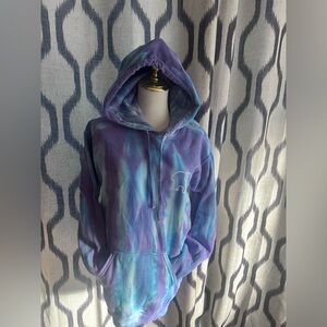 Ivory Ella Purple and Blue Tie-Dye Hoodie small